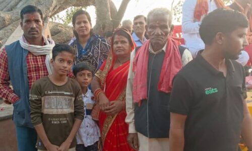 बिठूर में 52 घाटों पे श्रद्धा स्नान,मां गंगा की पूजा-अर्चना व घाट पर कथा श्रवण कर भक्तों ने मोक्ष के लिए किया दान।