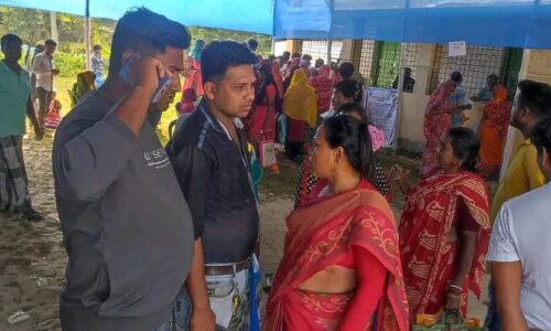 বাসুল ডাঙ্গা ন পাড়া স্কুলে শুরু হলো দুয়ারে সরকার ক্যাম্প পরিদর্শনে উপস্থিত সাংগঠনিক জেলার মহিলা সভানেত্রী মনমহীনি বিশ্বাস সহ আরো অন্যান্য নেতৃত্বরা