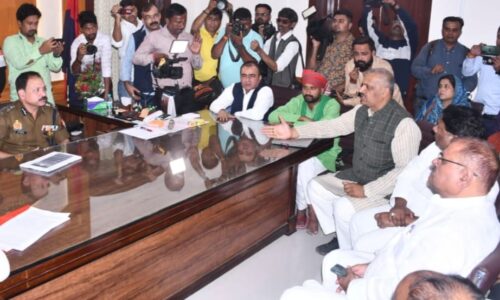 सपा के विधायकों ने पुलिस कमिश्नर से की मुलाकात