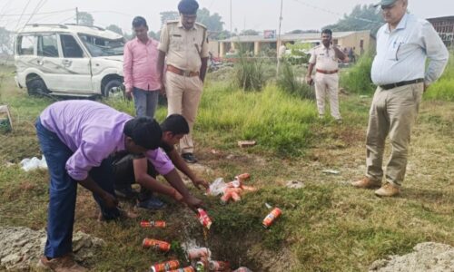 प्राणपुर थाना प्रांगण में 40 लीटर देसी शराब को किया गया नष्ट