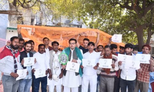 डेंगू से राहत दिलवाने की मांग के साथ समाजवादियों का सत्याग्रह।