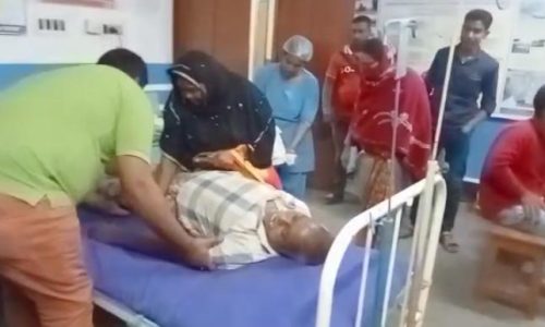 এলাকার সাধারণ মানুষ রাজারহাট রেকজয়ানি সরকারি হসপিটালে ভালো চিকিৎসা পরিষেবা না পাওয়ার জন্য ক্ষোভ প্রকাশ করেন