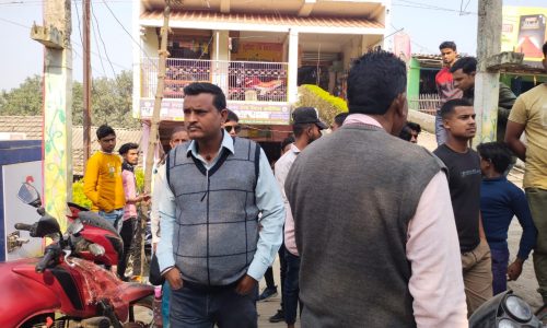 न्यू भारत नर्सिंग होम के खिलाफ ग्रामीणों ने हो हंगामा करते हुए जिला पदाधिकारी से जांच की मांग की।