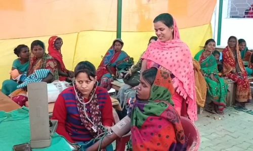 परिवार नियोजन के तहत महिलाओ का बंध्याकरण ऑपरेशन ।