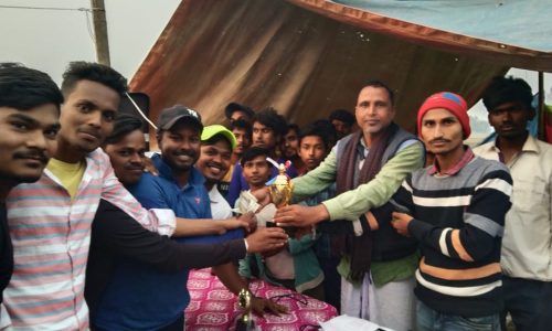 क्रिकेट टूर्नामेंट में कटिहार टीम ने हसनगंज को 6 रनों से हराकर ट्राफी पर किया कब्जा