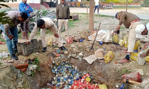 कोढ़ा में विभिन्न कांडों में जप्त 216 लीटर शराब किया गया नष्ट
