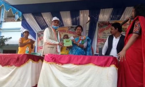 রক্তের সংকট মেটাতে মুল্টি নারী বাহিনী সংঘের ব্যবস্থাপনায় রক্তদান শিবিরের আয়োজন করা হয়