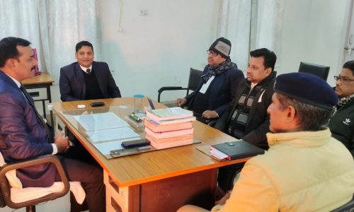 जिला विधिक सेवा प्राधिकार के सचिव की अध्यक्षता में बैठक आयोजित ।