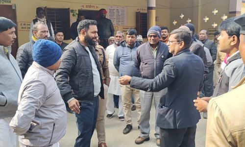 समाधान यात्रा के दौरान कोढ़ा में मुख्यमंत्री का संभावित कार्यक्रम को लेकर जिला प्रशासन ने लिया स्थल का जायजा ।