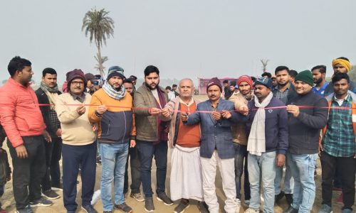 क्रिकेट टूर्नामेंट का प्रमुख प्रतिनिधि व भाजपा जिला महा मंत्री ने फीता काटकर किया शुभारंभ ।