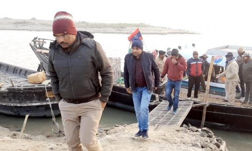 मोहनाचांदपुर गैंगवार मामले में क्राइम ब्रांच और फोरेंसिक टीम पहुंची मनिहारी ।