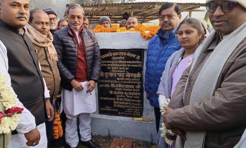 सांसद दुलाल चन्द्र गोस्वामी एवं  एम एल सी अशोक अग्रवाल  ने किया सड़क का शिलान्यास ।