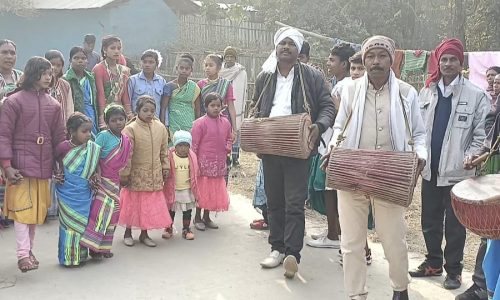 गावों में मनी सोहराय पर्व थिमके ढोल नगाड़े के ताल पर, दी एक दूसरे को बधाई