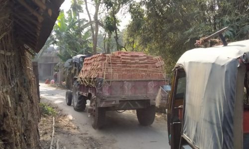 कदवा में ओवरलोड गाड़ियों के परिचालन पर नहीं लग रहा रोक ।