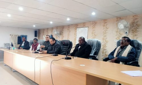 प्रखंड मुख्यालय में लाइसेंस धारी उर्वरक खाद दुकानदारों के साथ किसान सलाहकारों ने किया वैठक ।