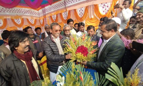 मोटबारि घाट स्थित पुल का कटिहार सांसद ने फीता काटकर किया शिलान्यास ।
