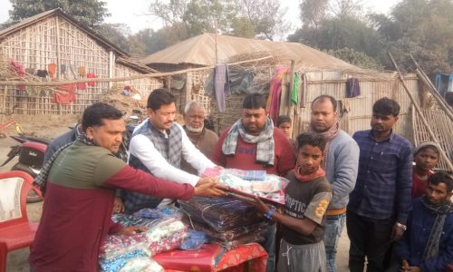 शेरशाहवादी विकास मंच ने बरारी में अग्निपीड़ितों के बीच किया राहत वितरण ।