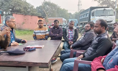 कोढ़ा थाना परिसर में आगामी सरस्वती पूजा को लेकर शांति समिति की हुई बैठक ।