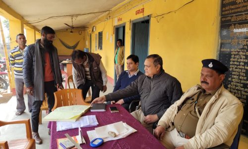 भूमि विवाद निपटारा को लेकर प्राणपुर एवं रोशना ओपी परिसर में जनता दरबार का हुआ आयोजन