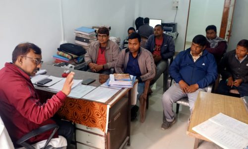 मनरेगा योजनाओं को लेकर पि०ओ ने किया सप्ताहिक बैठक।