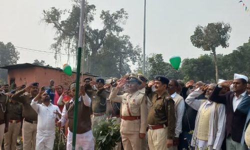 कोढ़ा प्रखंड में 74वें गणतंत्र दिवस पर शान से किया गया झंडोत्तोलन ।