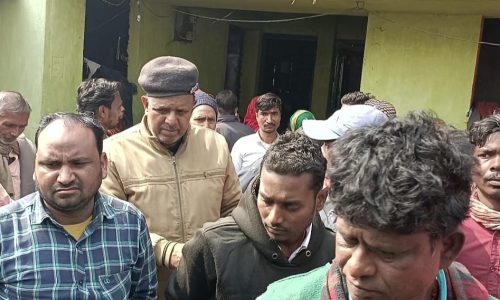 नविवाहित महिला की रसोई घर में रस्सी से लटकता मिला शव, पुलिस जांच पड़ताल में जुटी ।
