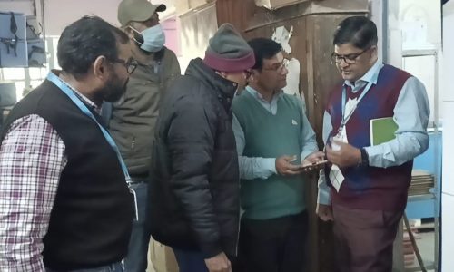 प्राथमिक स्वास्थ्य केंद्र के जांच में पहुंचे स्टेट टीम, दिए आवश्यक निर्देश ।
