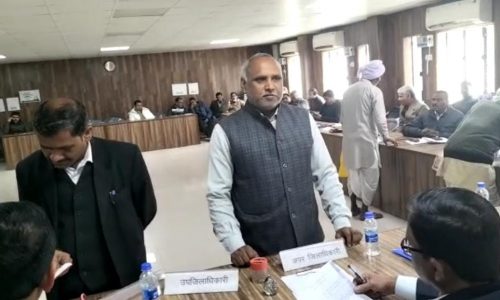 बख्शी का तालाब बड़ी बाजार के पास से मांस की दुकानों को स्थानांतरित करने की मांग ।