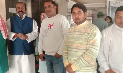 समाधान यात्रा में कटिहार आए मुख्यमंत्री नीतीश कुमार को सौंपे 4 सूत्री मांग पत्र ।