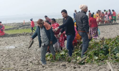 मनिहारी मे दो की मौत एक लापता, खोजबीन जारी ।