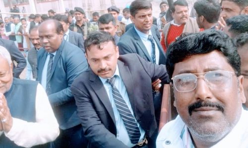 समाधान यात्रा में पहुंचे कदवा से जदयू नेता व कार्यकर्ता ।