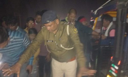 अज्ञात आरोपी ने एक युवती को मारी गोली घटनास्थल पर मौत, पुलिस छानबीन में जुटी।