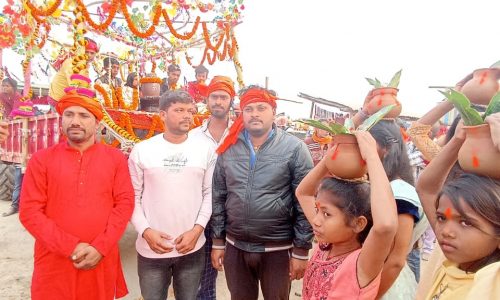 प्राण प्रतिष्ठा को लेकर निकाली गई कलश यात्रा  ।