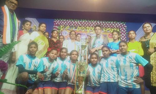 ভুস্না মহিলা সমিতির উদ্যোগে সরিষা হাই স্কুল মাঠে  মহিলা ফুট বল টুর্নামেন্টে এর হয় আয়োজন ।