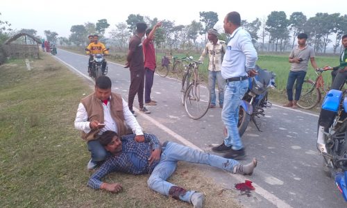 मोटरसाइकिल के आमने-सामने भिड़ंत में एक युवक घायल ।