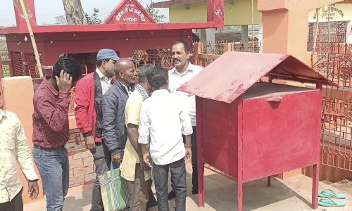 राजवाड़ा माता बम काली मंदिर प्रांगण के दान पेटी का लॉकर तोड़ अज्ञात चोरों ने की चोरी ।