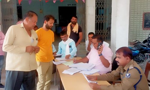 जनता दरबार मे तीन मामलों का निष्पादन ।