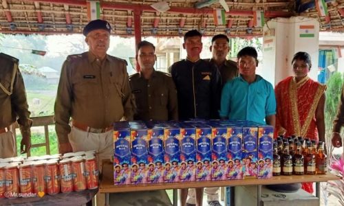 विभिन्न कंपनियों के 78 लीटर विदेशी शराब सहित तीन लोग गिरफ्तार ।