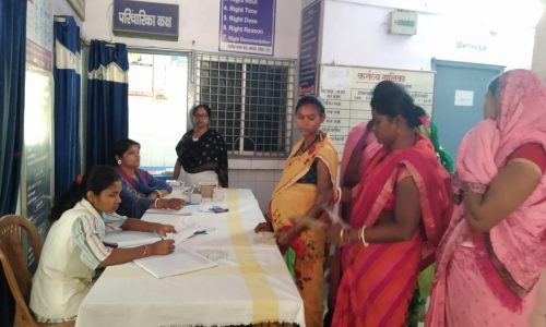 प्रधानमंत्री सुरक्षित मातृत्व अभियान के तहत गर्भवतियों की हुई स्वास्थ्य जांच ।