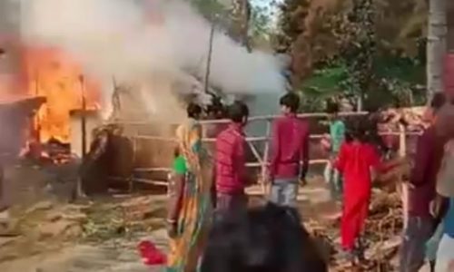 तीन परिवारों के तीन घर जलकर खाक।