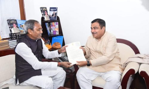 फोरलेन सड़क निर्माण की मांग को लेकर मंत्री से मिले कटिहार सांसद ।