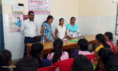 पीयर एजुकेटर एवं आशा कार्यकर्ताओं को दिया प्रशिक्षण ।