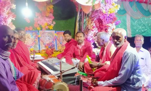 रामचरितमानस पाठ सुनने को उमड़ी श्रद्धालुओं की भीड़।
