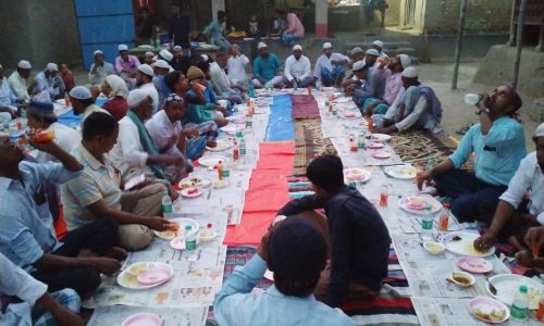 सामूहिक इफ्तार पार्टी का हुआ आयोजन।