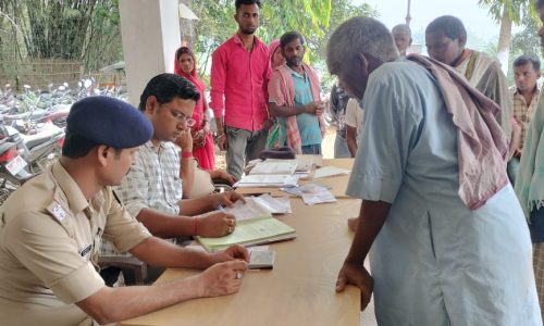 जनता दरबार मे सुनवाई करते हुए सात मामलों का हुआ निष्पादन ।