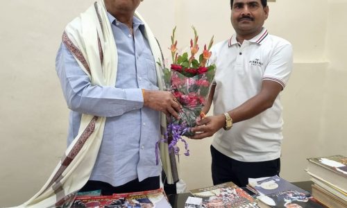 पूर्व मुख्यमंत्री से पार्षद ने की शिष्टाचार मुलाकात ।