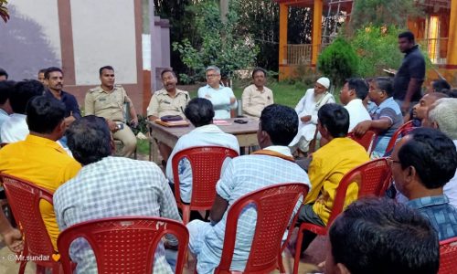 मंदिर निर्माण स्थल के विवाद को लेकर हुई शांति समिति की बैठक।