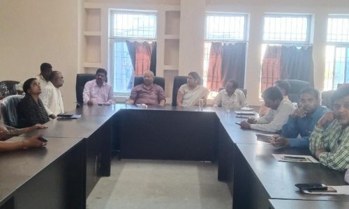 पूर्व डिप्टी सीएम ने अधिकारियों एवं जनप्रतिनिधियों के संग की बैठक ।