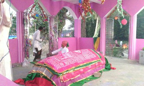 उर्स में उमड़ी अकीदतमंदों ने किया की चादरपोशी ।