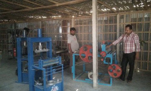 स्वरोजगार को लेकर  पेपर प्लेट, ग्लास बनाने का हुआ शुभारंभ ।